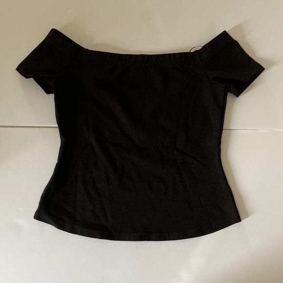 Off the shoulder fitted black shirt medium - Picture 3 of 3